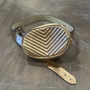 Fancy fanny pack rose gold size M never worn